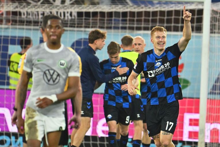 SC Paderborn 07 - VfL Wolfsburg SC Paderborn 07 - VfL Wolfsburg