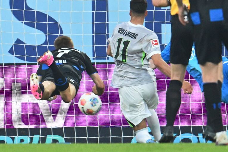 SC Paderborn 07 - VfL Wolfsburg SC Paderborn 07 - VfL Wolfsburg