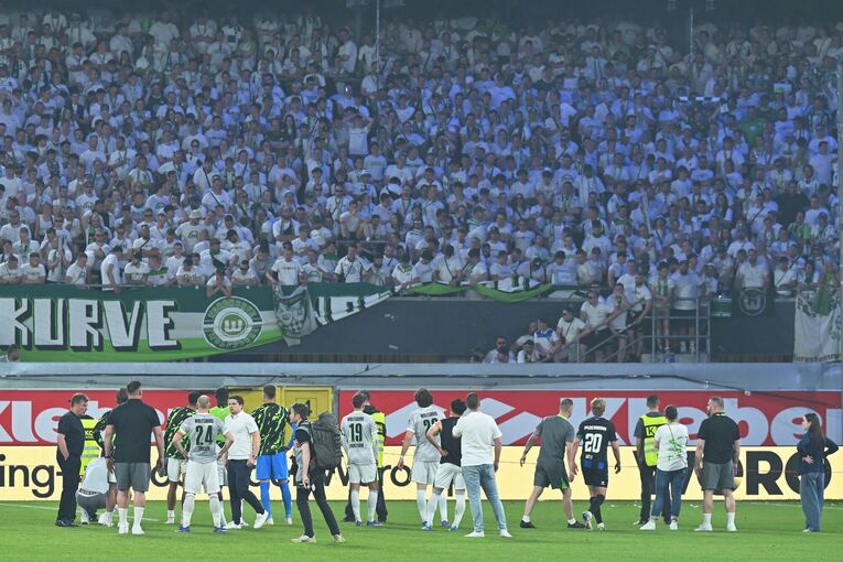 SC Paderborn 07 - VfL Wolfsburg SC Paderborn 07 - VfL Wolfsburg