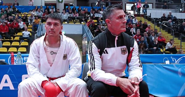 Köksal Cakir (rechts) mit dem MTV-Athleten Nikolai Sekot. Köksal Cakir (rechts) mit dem MTV-Athleten Nikolai Sekot.