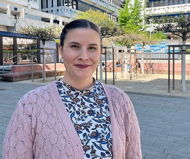 Susanne Maier auf dem Campus der Ludwigsburger Verwaltungshochschule.