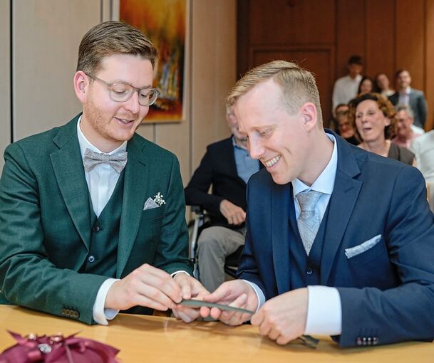 Jan (rechts) und Christian Hambach haben sich das Ja-Wort gegeben.