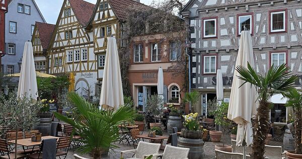 Auf dem Besigheimer Marktplatz wird Frank Land zum Ende des Jahres die Sonnenschirme zuklappen.