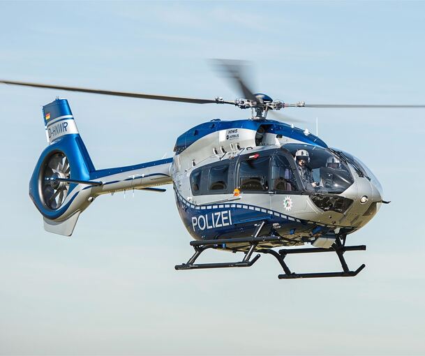 Polizeihubschrauber im Einsatz. Polizeihubschrauber im Einsatz.