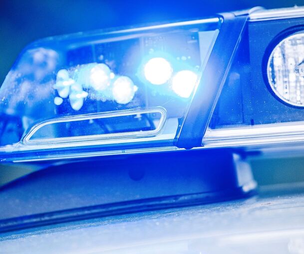 Polizeifahrzeug im Einsatz. Polizeifahrzeug im Einsatz.
