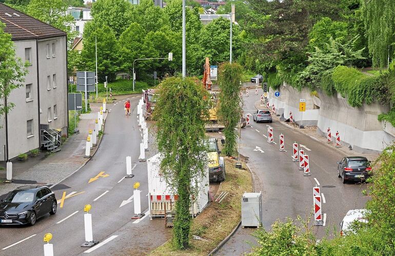 Die halbe Ortsdurchfahrt von Bietigheim ist eine Baustelle, an vielen Stellen geht es nur noch jeweils einspurig voran.