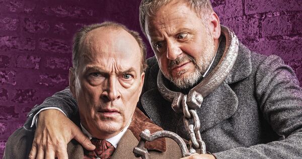 Präsentieren Charles Dickens‘ Klassiker „Die Weihnachtsgeschichte“ als „musikalisches Bühnenmärchen“: die TV- und Schauspielgrößen Samuel Finzi (rechts) und Herbert Knaup.