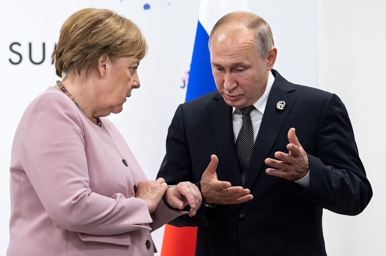 Kanzlerin Angela Merkel und Russlands Präsident Wladimir Putin Kanzlerin Angela Merkel und Russlands Präsident Wladimir Putin
