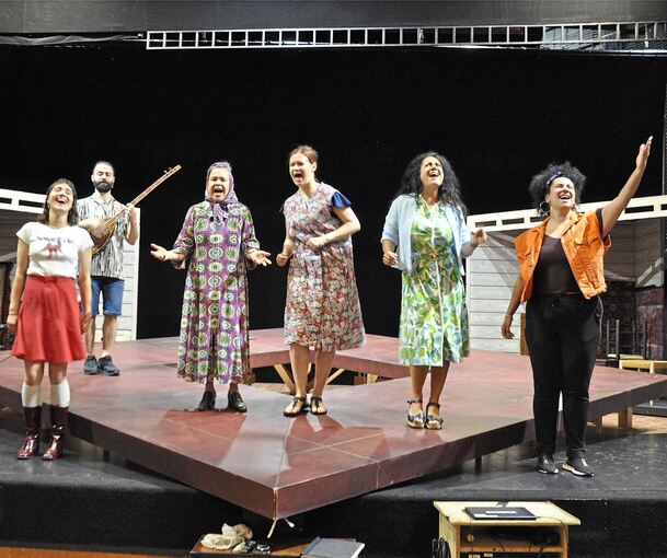Soll mit Lebensfreude und Lebenslust in Herz, Beine und Bauch gehen: „Die Optimistinnen“ im Alten Schauspielhaus.