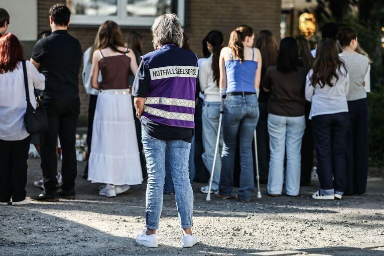 Nach schwerem Unfall vor Schule in Dinslaken Nach schwerem Unfall vor Schule in Dinslaken