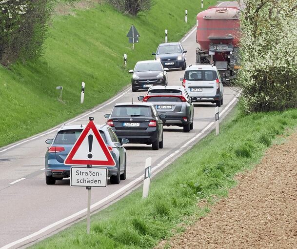 Auf der Landesstraße von Schwieberdingen in Richtung Hemmingen gibt es nicht nur ein Schlagloch. In diesem Jahr soll aber eine umfassende Sanierung anstehen.