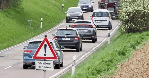 Auf der Landesstraße von Schwieberdingen in Richtung Hemmingen gibt es nicht nur ein Schlagloch. In diesem Jahr soll aber eine umfassende Sanierung anstehen.