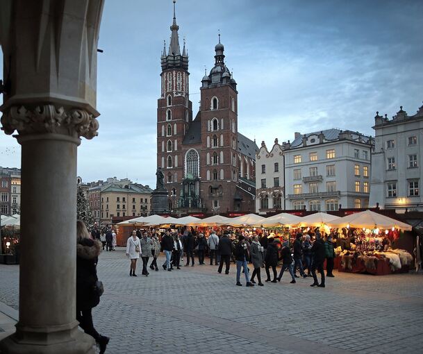 Die polnische Stadt Krakau – im Bild ist der Hauptmarkt zu sehen – ist auch in diesem Jahr wieder im „Go for Europe“-Programm.