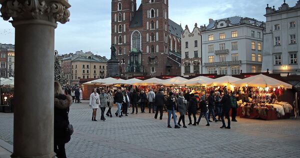 Die polnische Stadt Krakau – im Bild ist der Hauptmarkt zu sehen – ist auch in diesem Jahr wieder im „Go for Europe“-Programm. Die polnische Stadt Krakau – im Bild ist der Hauptmarkt zu sehen – ist auch in diesem Jahr wieder im „Go for Europe“-Programm.