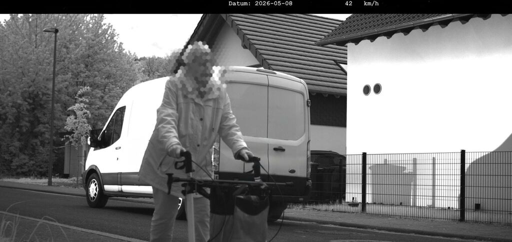 Frau mit Rollator von Polizei geblitzt Frau mit Rollator von Polizei geblitzt