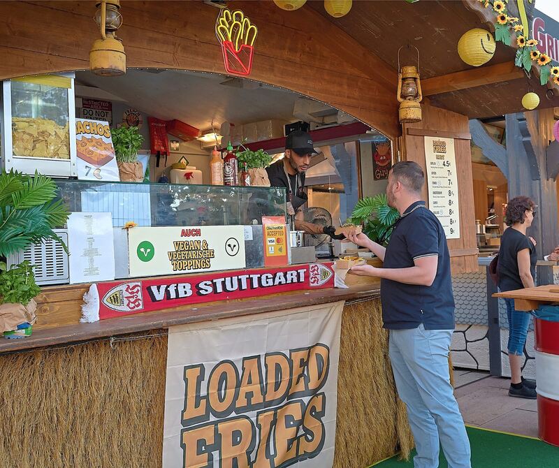 Essen gibt es auf dem Rathaushof auch. Essen gibt es auf dem Rathaushof auch.