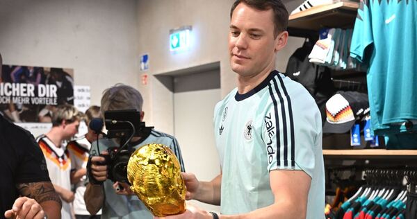Autogrammstunde Manuel Neuer Autogrammstunde Manuel Neuer