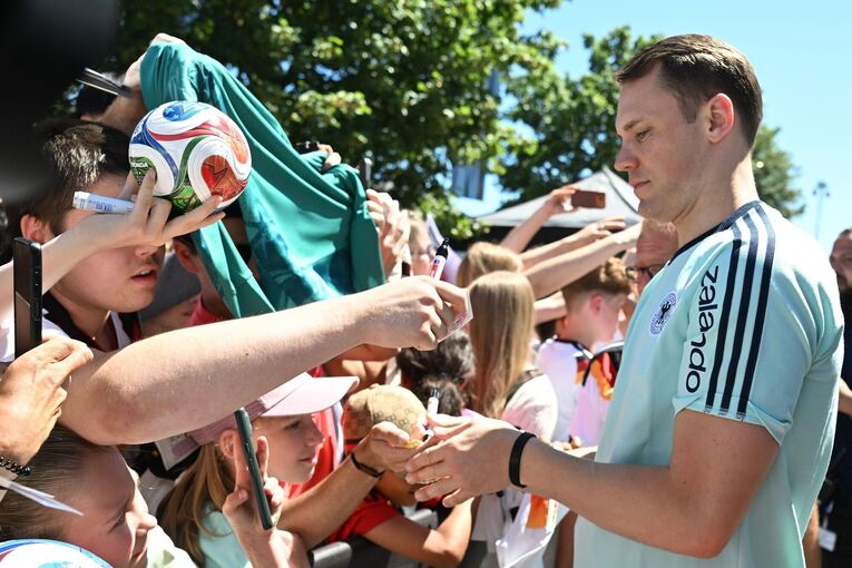 Autogrammstunde Manuel Neuer