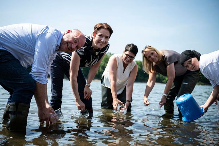 "Maifischbesatz" zur Wiederansiedlung des Maifischs im Rhein