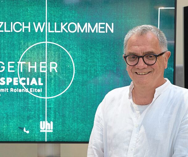 Interessante Einblicke in die Fußballwelt hat Roland Eitel am Donnerstagabend 150 Interessierten gegeben. Videos mit Jürgen Klinsmann wurden eingespielt.