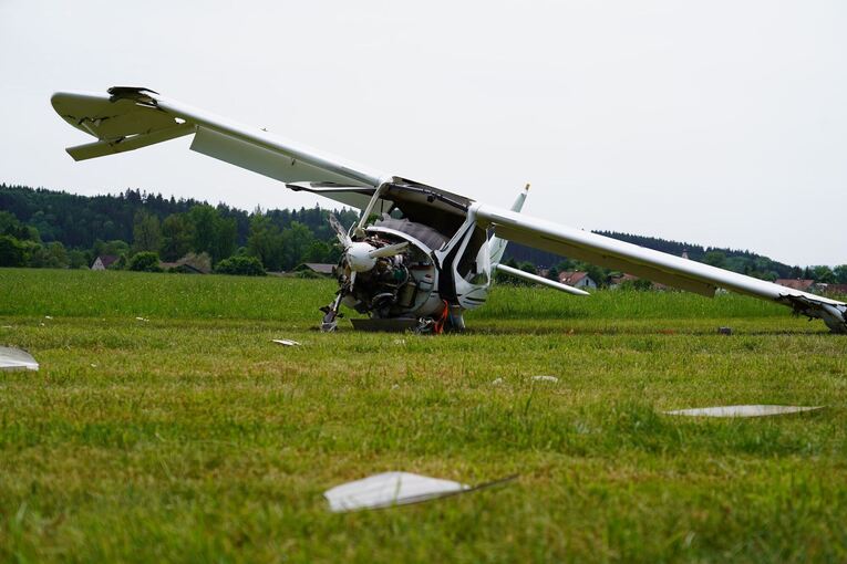 Ultraleichtflugzeug stürzt nach Start ab