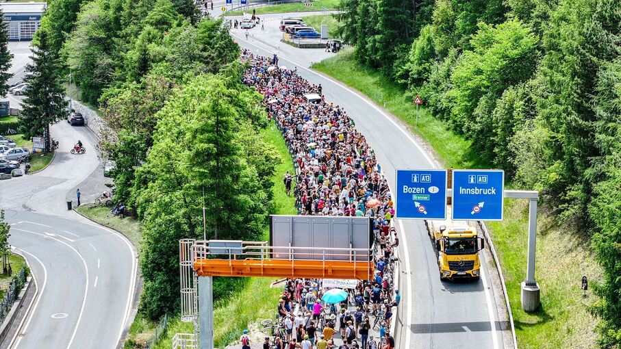 Demonstration und Totalsperre auf Brennerautobahn Demonstration und Totalsperre auf Brennerautobahn