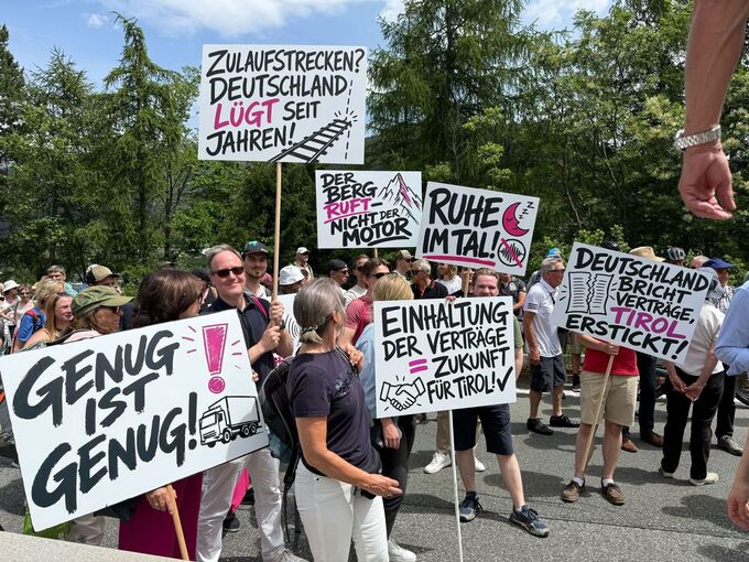 Demonstration und Totalsperre auf Brennerautobahn Demonstration und Totalsperre auf Brennerautobahn