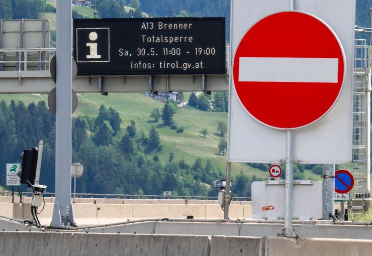 Demonstration und Totalsperre auf Brennerautobahn Demonstration und Totalsperre auf Brennerautobahn
