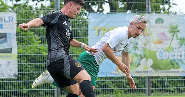 Robin Slawig (links) und der GSV Pleidelsheim müssen nach der 2:3-Niederlage gegen Gabriel Fotas TSV Heimerdingen den Gang in die Bezirksliga antreten.