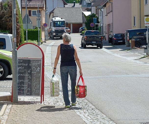 Einen richtigen Gehweg gibt es auf der Ilsfelder Straße in Ottmarsheim streckenweise nicht.