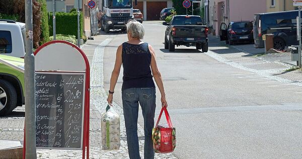 Einen richtigen Gehweg gibt es auf der Ilsfelder Straße in Ottmarsheim streckenweise nicht.