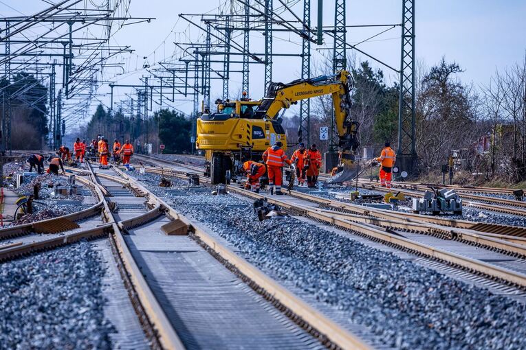 Verzögerungen bei Streckensanierung Hamburg-Berlin Verzögerungen bei Streckensanierung Hamburg-Berlin