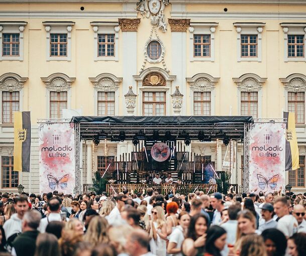 Am ersten Juni-Wochenende findet das Open-Air-Fest „Melodic Wine“ in Ludwigsburg statt. Am ersten Juni-Wochenende findet das Open-Air-Fest „Melodic Wine“ in Ludwigsburg statt.