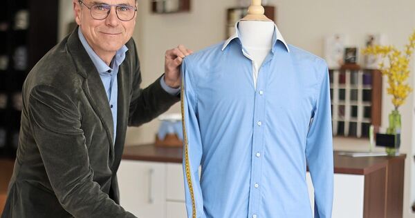 Ralph Schönhuber vertreibt seit Jahren maßgefertigte Kleidung für P. Hübscher&co aus der Schweiz.