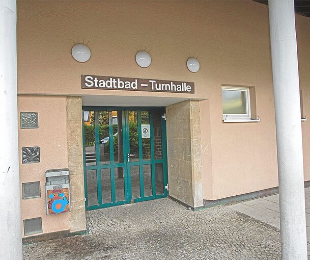 Markgröninger Spezialität: Über dem Stadtbad ist die Turnhalle der Ludwig-Heyd-Grundschule angesiedelt.