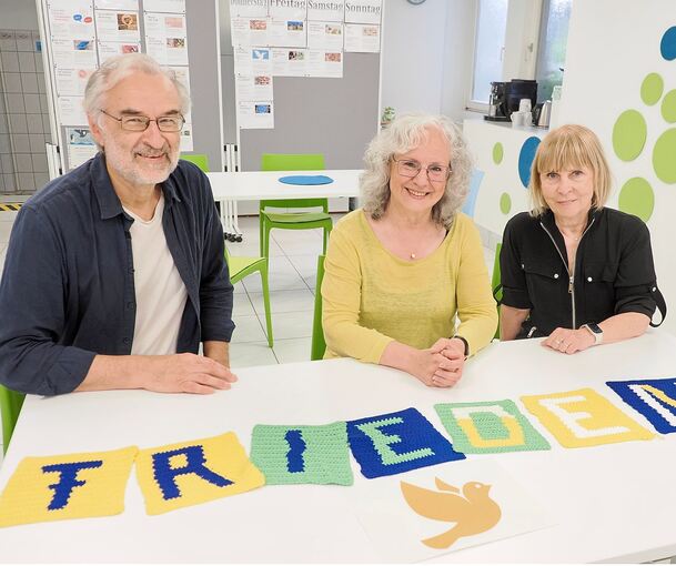 Die Organisatoren vom Marbacher Friedensstammtisch (von links): Peter Streiff, Marianne Esger-Kraft und Kerstin Münch.