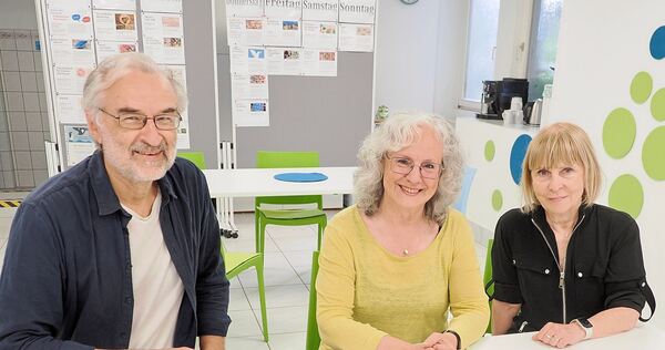 Die Organisatoren vom Marbacher Friedensstammtisch (von links): Peter Streiff, Marianne Esger-Kraft und Kerstin Münch.