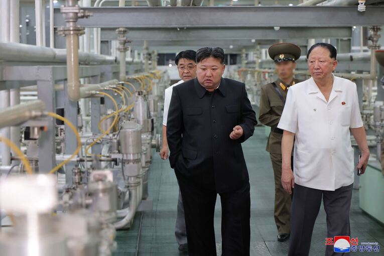Nordkoreas Machthaber Kim inspiziert Urananreicherungsanlage
