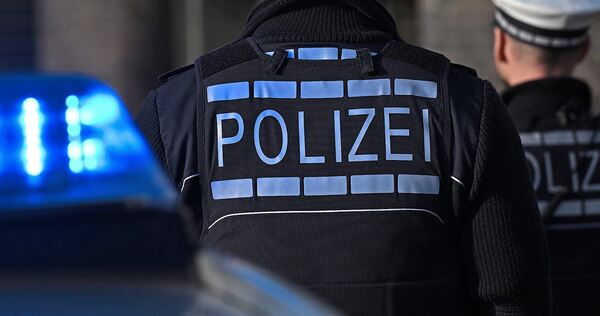 Nach der Tat ermittelt nun die Polizei und sucht Zeugen.