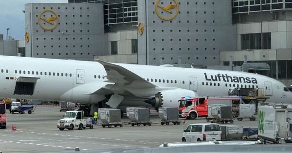 Flughafen Frankfurt - Dreamliner Fahrwerk knickt ein