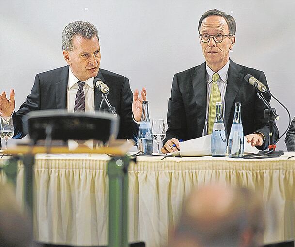 Günther Oettinger (links) und Matthias Wissmann haben schon viele gemeinsame Veranstaltungen erlebt, wie hier 2014 die Isny-Runde. Am 22. Juni sind sie gemeinsam im LKZ-Medienhaus in Ludwigsburg zu Gast.