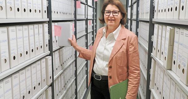 Hier hat alles seine Ordnung: Prof. Dr. Maria Magdalena Rückert ist Referatsleiterin im Staatsarchiv Ludwigsburg.