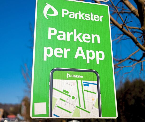 Besucher sollen ab 1. Juli in den vier Bewohnerparkzonen ihre Parkgebühren über die Parkster-App bezahlen, wenn sie dort ihr Fahrzeug länger als zwei Stunden abstellen möchten.