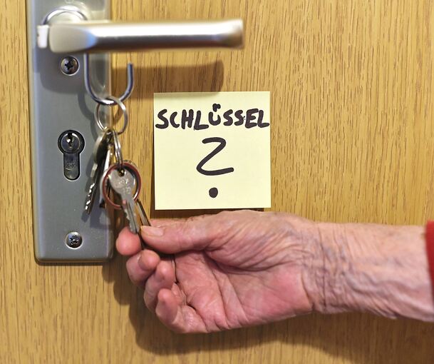 Ein Klebezettel soll verhindern, dass der Schlüssel vergessen wird.