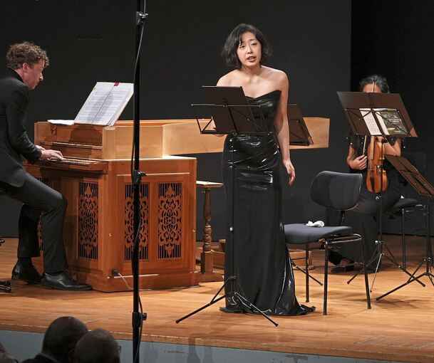 Sopranistin Jiayu Jin glänzte in der Liederhalle mit kostbarer Intonation.