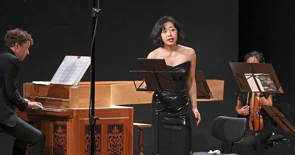 Sopranistin Jiayu Jin glänzte in der Liederhalle mit kostbarer Intonation.