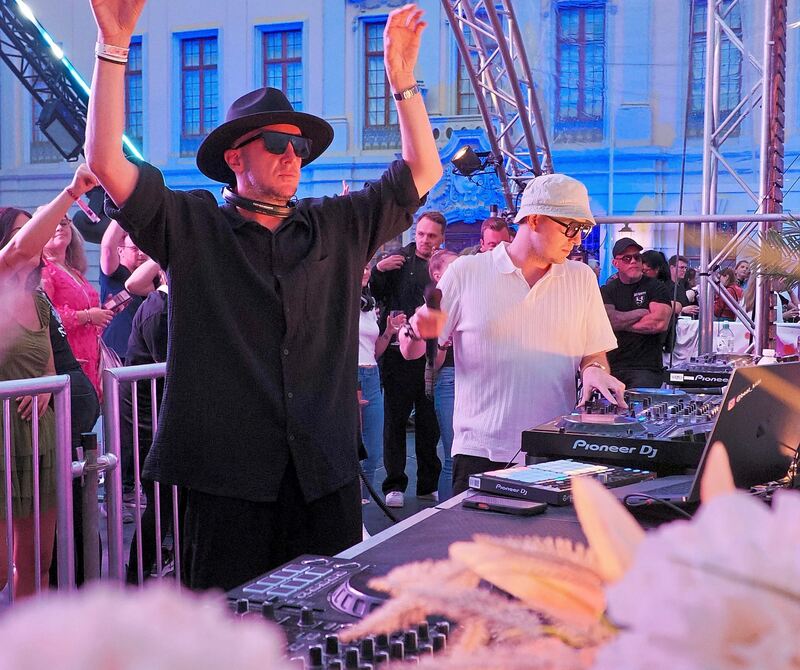 Die DJs treffen den richtigen Ton. Die DJs treffen den richtigen Ton.