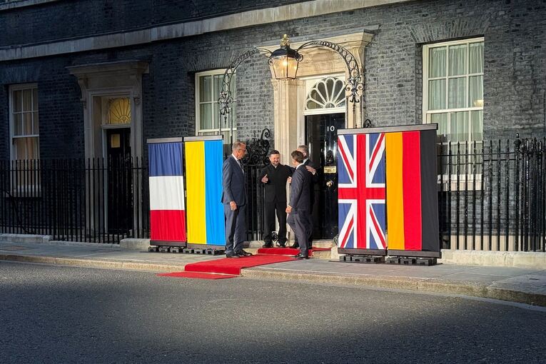 Ukraine-Krieg - Treffen von Starmer, Merz, Macron und Selenskyj Ukraine-Krieg - Treffen von Starmer, Merz, Macron und Selenskyj