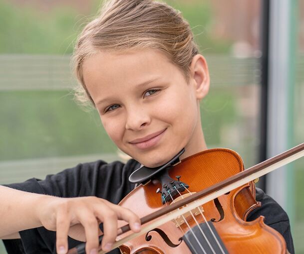 Alex spielt seit vier Jahren Geige. Sein Idol: Stargeiger David Garrett.
