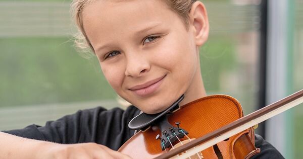 Alex spielt seit vier Jahren Geige. Sein Idol: Stargeiger David Garrett.